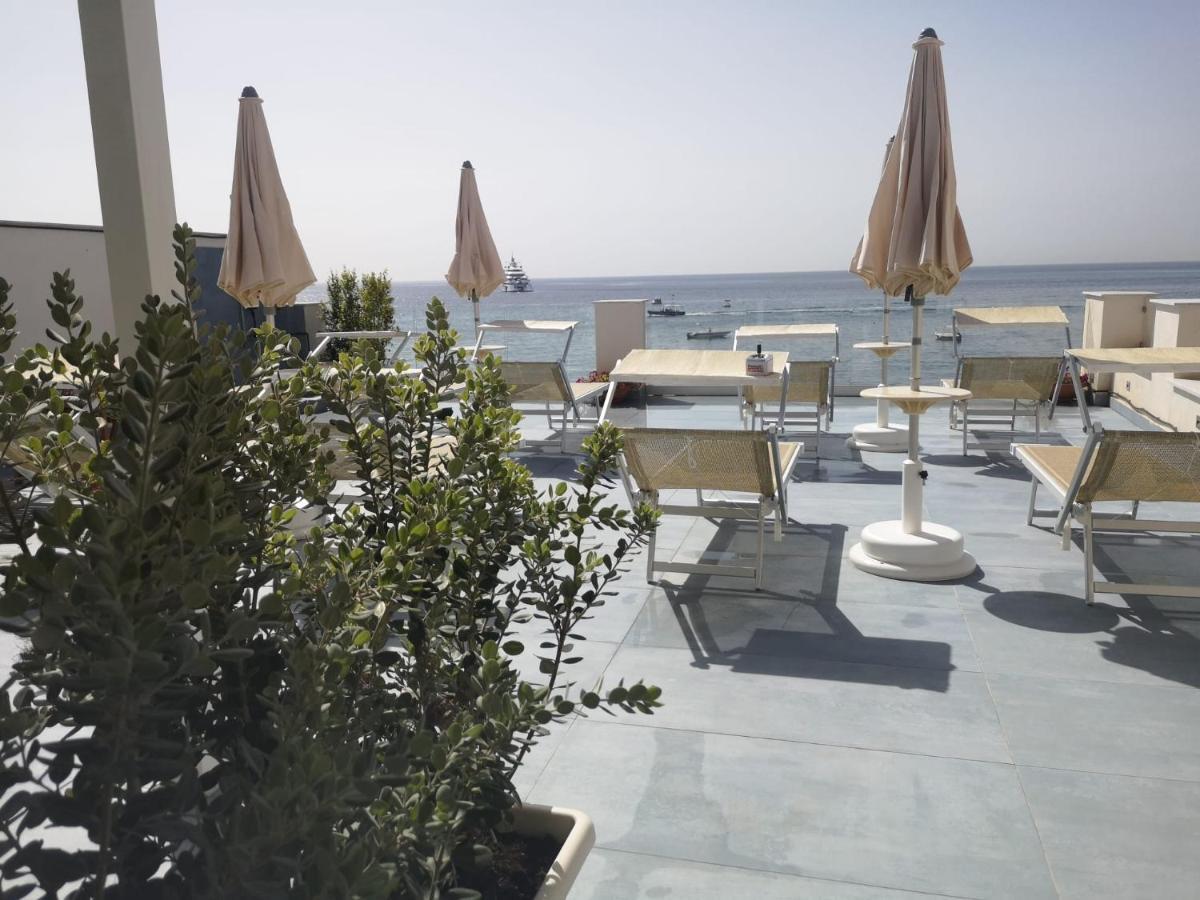 Tulla'S Hotell Giardini Naxos Eksteriør bilde