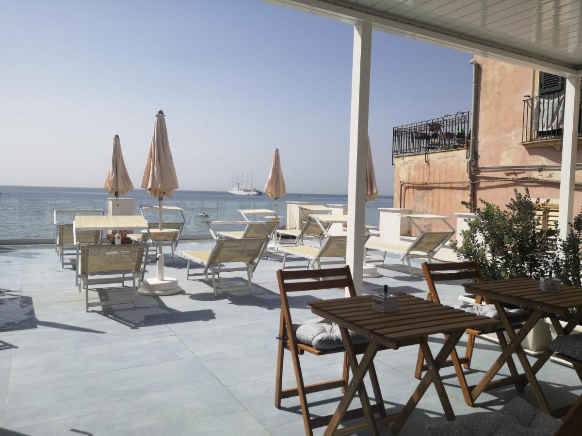 Tulla'S Hotell Giardini Naxos Eksteriør bilde