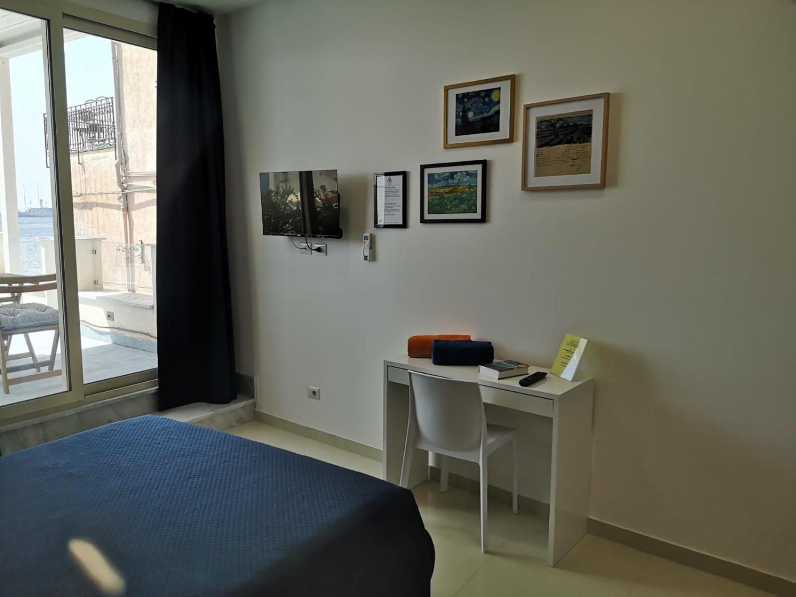 Tulla'S Hotell Giardini Naxos Eksteriør bilde